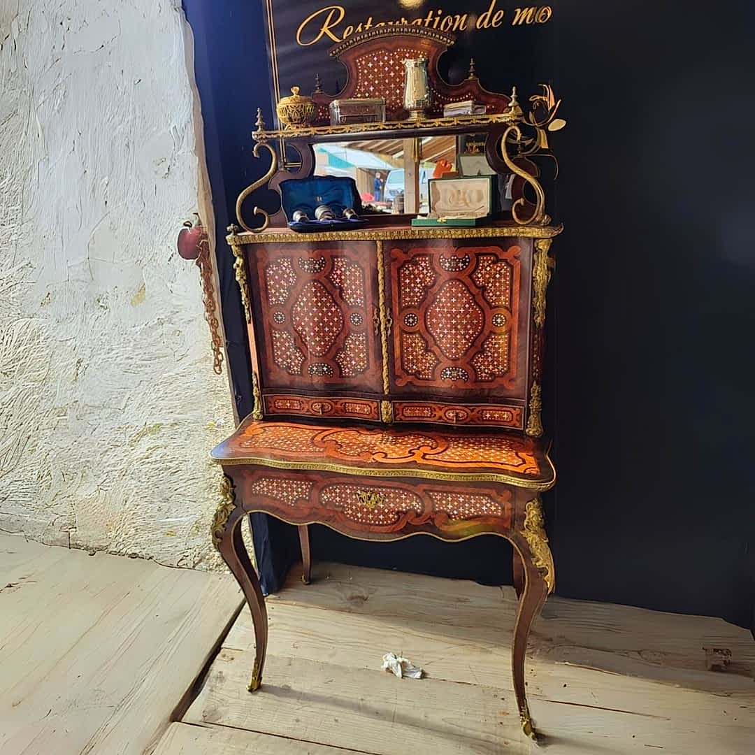Fransız marküteri salon dolabı