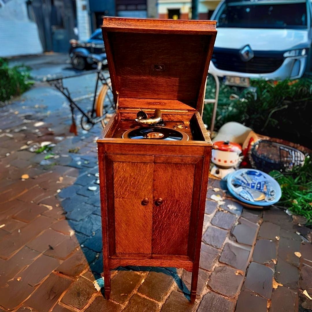 antika salon gramofonu çok değerli